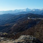 Roccione a picco sulla Val Lemina con Colle del Cro e Monviso